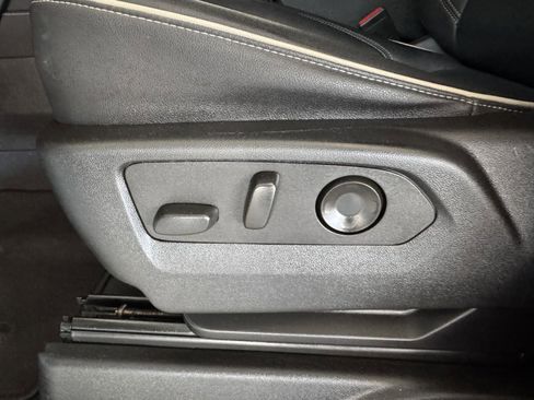 Used 2023 Chevrolet Suburban Premier image 25