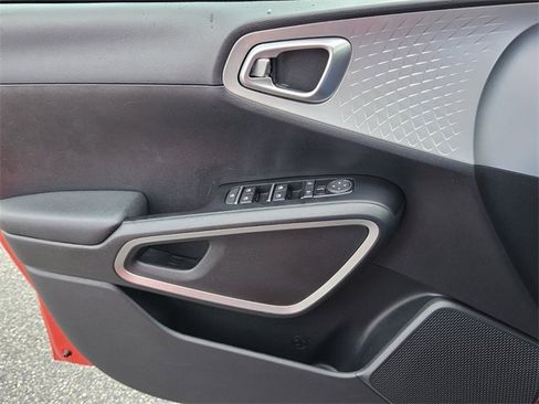 Used 2022 Kia Soul LX image 27