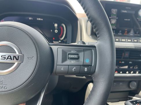 Used 2021 Nissan Rogue Platinum image 18