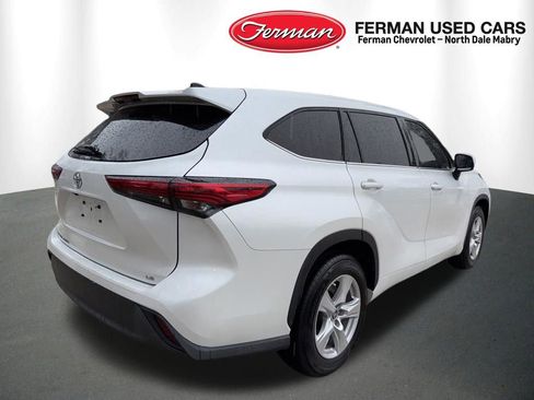 Used 2022 Toyota Highlander LE image 11