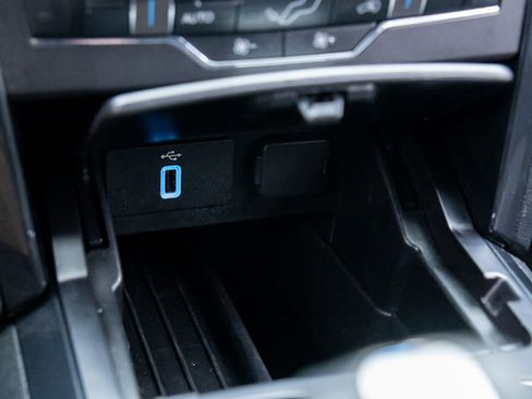 Used 2018 Ford Explorer XLT w/ Equipment Group 201A image 28