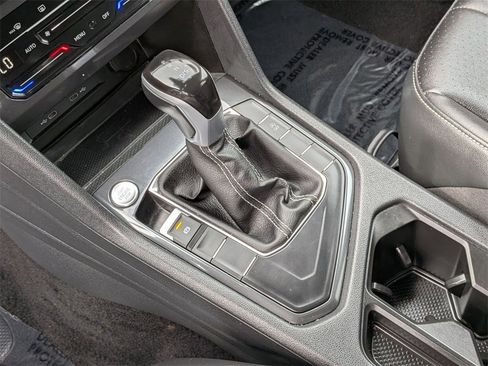 Used 2024 Volkswagen Tiguan SE image 20