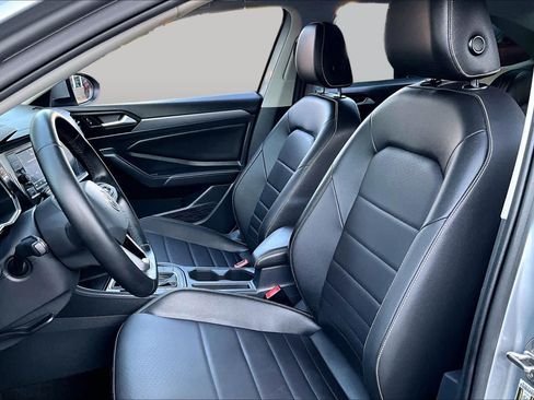 Used 2023 Volkswagen Jetta SE w/ Panoramic Sunroof Package FWD image 8