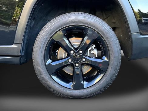 Used 2025 Jeep Grand Cherokee L Limited w/ Black Appearance Package AWD/4WD image 36