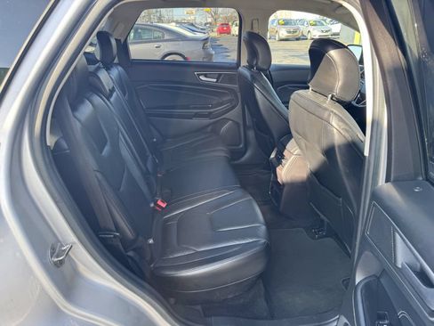 Used 2017 Ford Edge Titanium w/ Technology Package FWD image 10