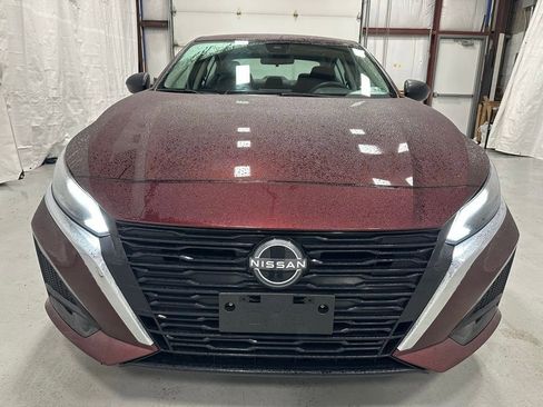 Used 2024 Nissan Altima 2.5 SV image 2