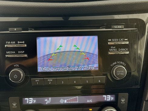 Used 2017 Nissan Rogue SV image 21