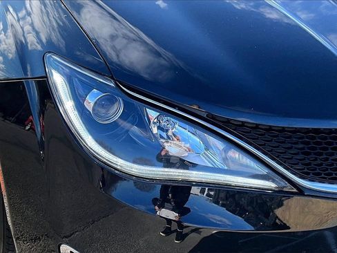 Used 2020 Chrysler Pacifica Limited image 28