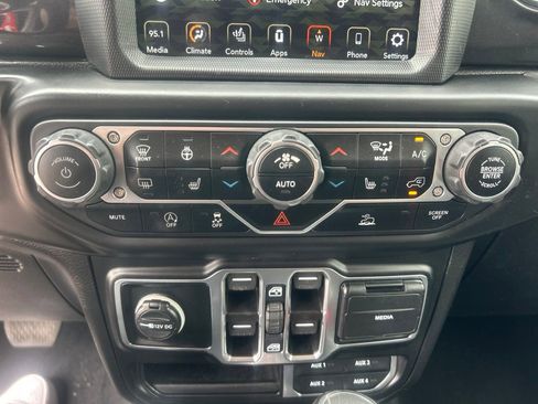 Used 2021 Jeep Wrangler Unlimited Sahara AWD/4WD image 24