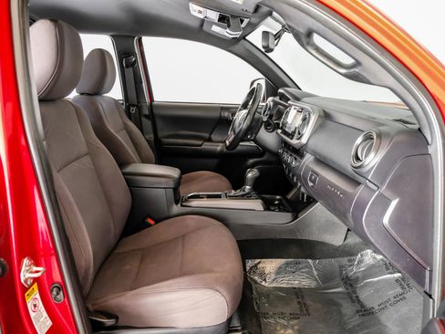 Used 2016 Toyota Tacoma TRD Sport w/ Towing Package image 35