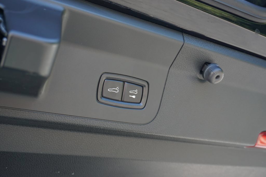 Used 2023 Porsche Panamera 4 Platinum Edition AWD/4WD image 37