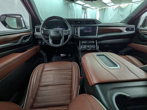 Used 2023 GMC Yukon Denali Ultimate AWD/4WD image 11