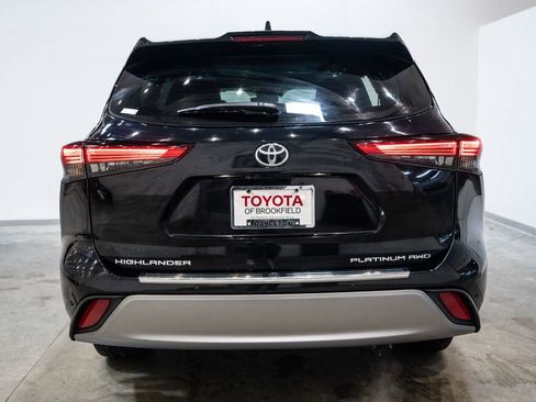Used 2023 Toyota Highlander Platinum image 8