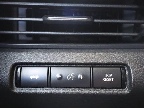 Used 2020 Nissan Altima 2.5 SR w/ Premium Package FWD image 29