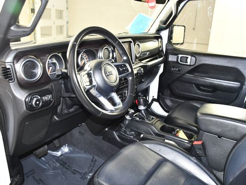Used 2020 Jeep Wrangler Unlimited Sahara AWD/4WD image 2