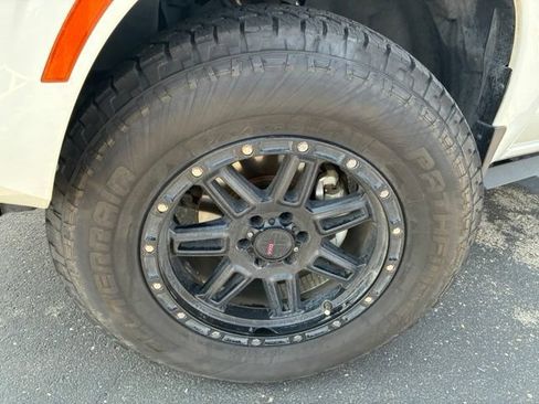 Certified 2024 Nissan Frontier SV w/ Technology Package AWD/4WD image 10