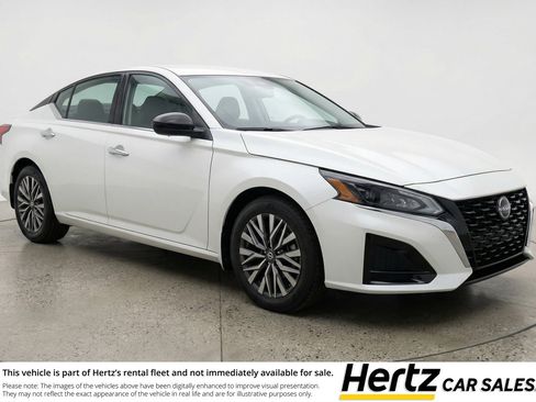 Used 2025 Nissan Altima 2.5 SV FWD image 1