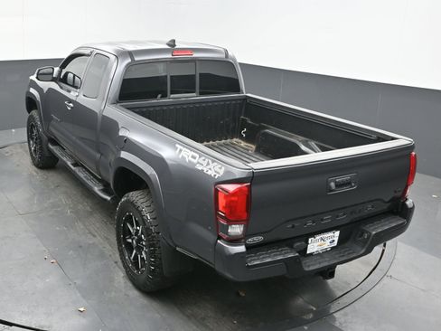 Used 2019 Toyota Tacoma TRD Sport w/ Technology Package image 31