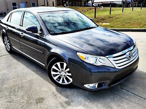 Used 2011 Toyota Avalon Limited image 4