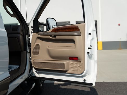 Used 2003 Ford F350 Lariat image 31