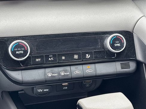 Used 2021 Hyundai Elantra SEL image 25