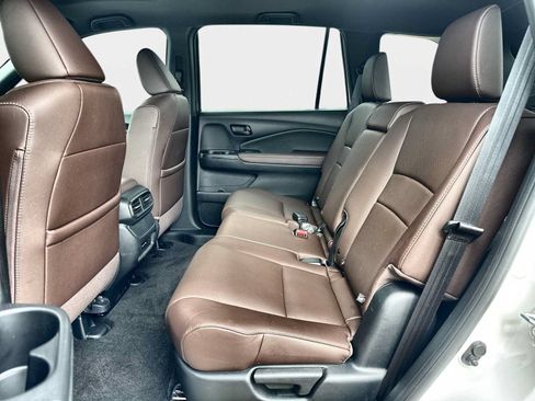 Used 2025 Honda Passport EX-L image 12