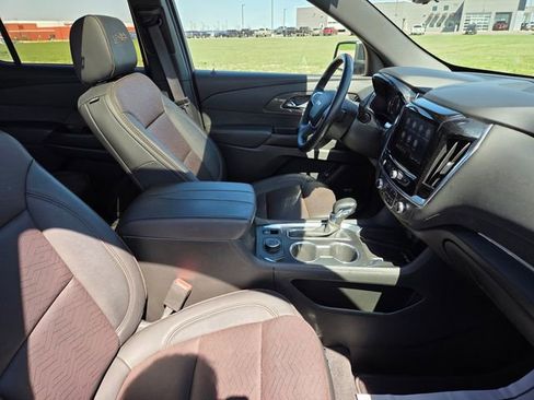 Used 2023 Chevrolet Traverse High Country AWD/4WD image 37