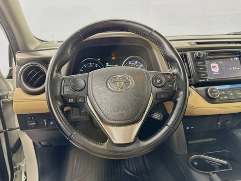 Used 2018 Toyota RAV4 XLE FWD image 11