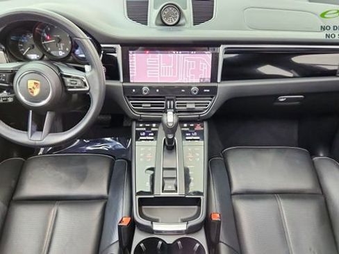 Used 2024 Porsche Macan AWD/4WD image 19