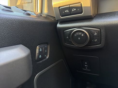 Used 2018 Ford F150 Raptor w/ Equipment Group 802A Luxury image 10