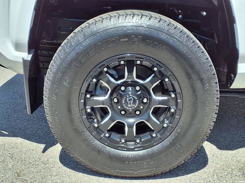 Used 2024 Toyota Tacoma SR5 RWD image 7