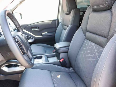 Used 2025 Nissan Frontier SV w/ SV Convenience Package RWD image 18