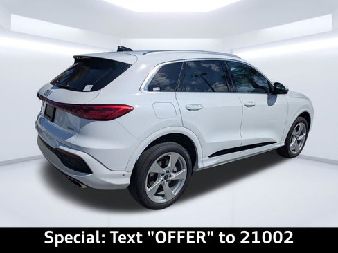 Certified 2025 Audi Q5 Premium Plus w/ Premium Plus image 2