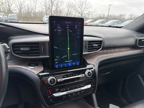 Used 2022 Ford Explorer Platinum w/ Technology Package image 8