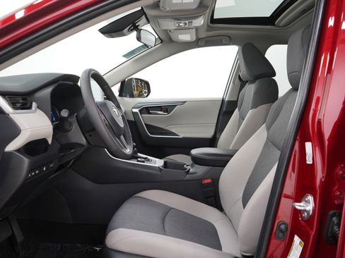 Used 2025 Toyota RAV4 XLE w/ Convenience Package image 23