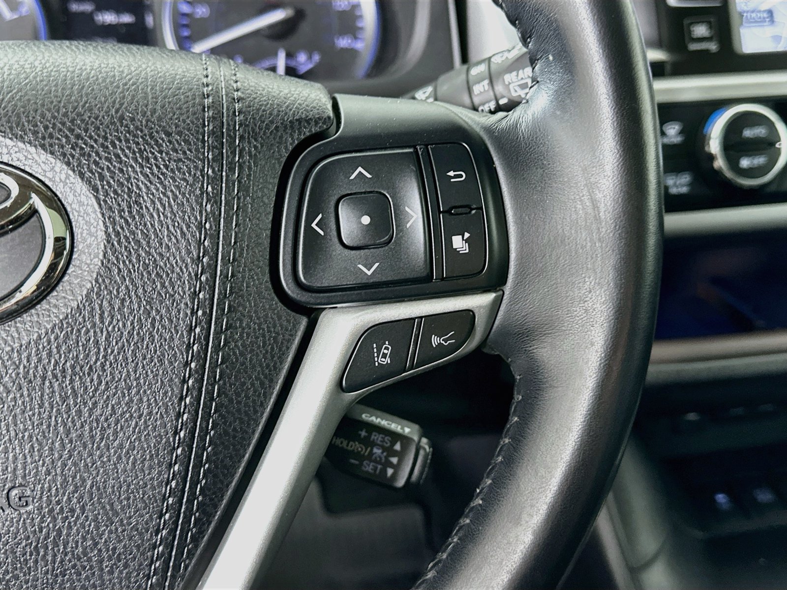 Used 2018 Toyota Highlander Limited AWD/4WD image 20