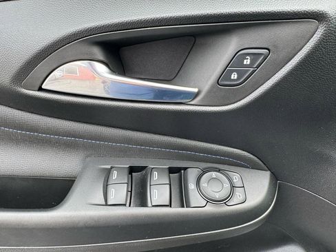 Used 2024 Buick Envista Sport Touring w/ Convenience II Package FWD image 13
