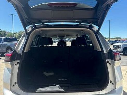 Used 2025 Nissan Rogue SV AWD/4WD image 7