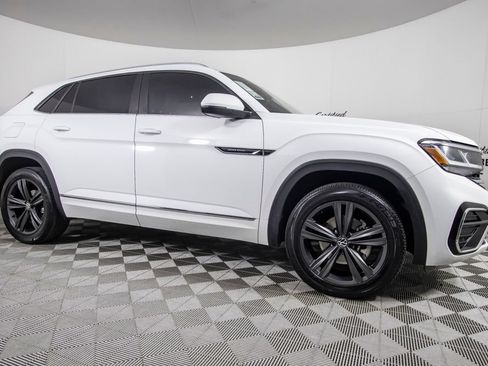 Used 2021 Volkswagen Atlas Cross Sport SE FWD image 2