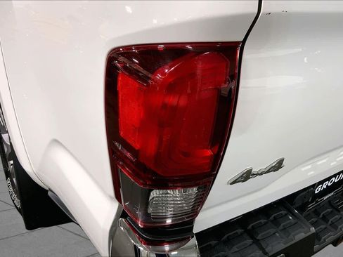 Used 2018 Toyota Tacoma SR5 AWD/4WD image 29
