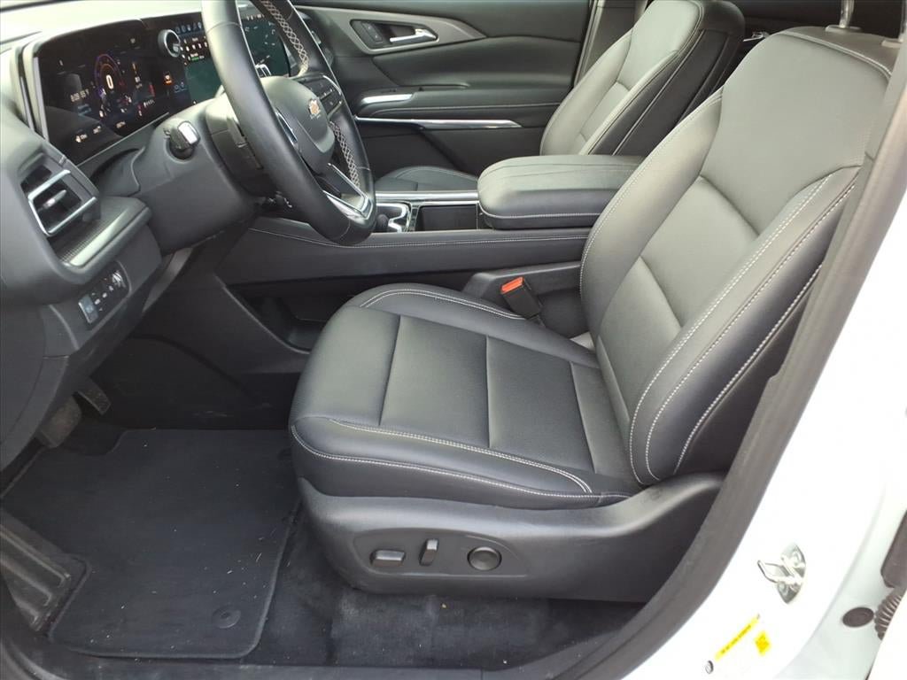 Certified 2026 Chevrolet Traverse LT AWD/4WD image 12