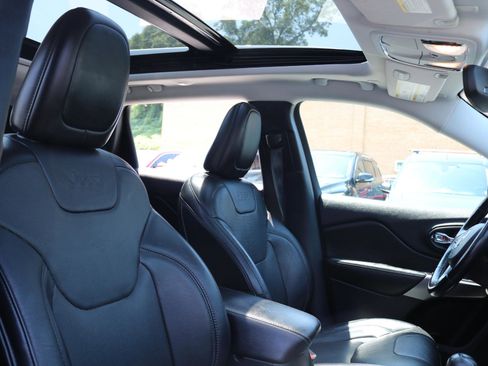 Used 2020 Jeep Cherokee Limited image 53