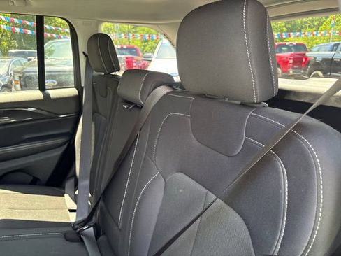 Used 2023 Jeep Grand Cherokee Laredo AWD/4WD image 22