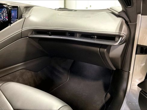 Used 2023 Chevrolet Corvette Stingray Premium Cpe w/ Z51 Performance Package RWD image 19