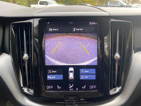 Used 2018 Volvo XC60 T5 Momentum w/ Vision Package image 28