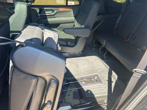 Used 2025 GMC Yukon Denali w/ Denali Reserve Package image 36