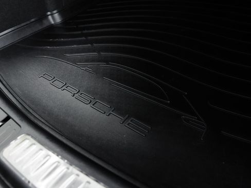 Certified 2025 Porsche Macan AWD/4WD image 26