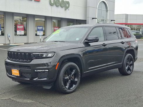 Certified 2023 Jeep Grand Cherokee L Limited w/ Black Appearance Package AWD/4WD image 3
