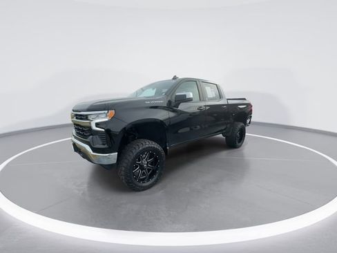 Used 2025 Chevrolet Silverado 1500 LT image 4