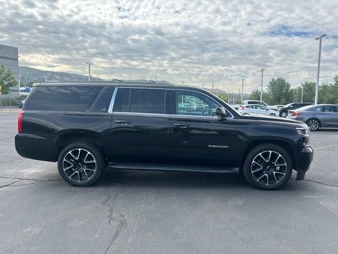 Used 2016 Chevrolet Suburban LT w/ Luxury Package AWD/4WD image 4